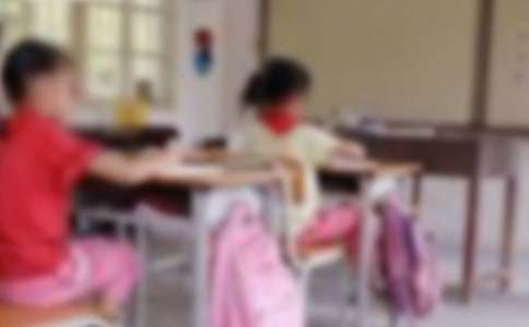 關愛留守兒童主題班會