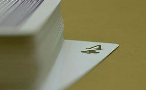 大班美術(shù)優(yōu)質(zhì)課教案《魔術(shù)噴畫》